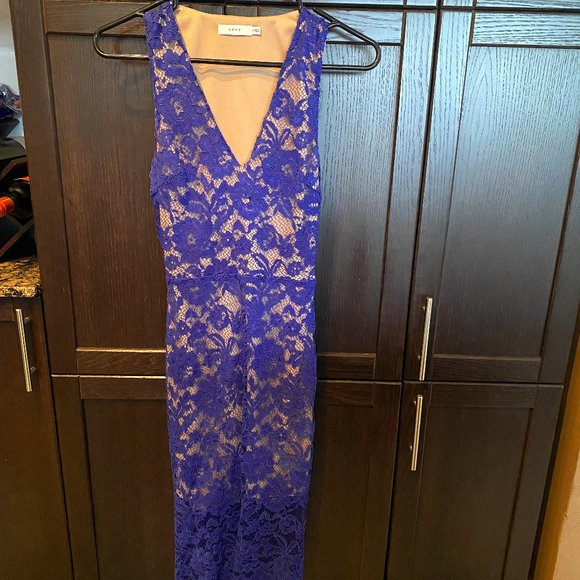 Lace dress - Picture 1 of 4